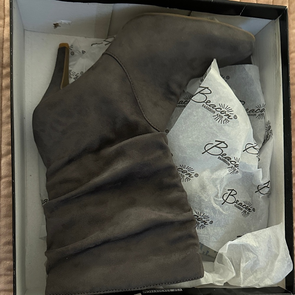 Elegant Gray Ankle Boots